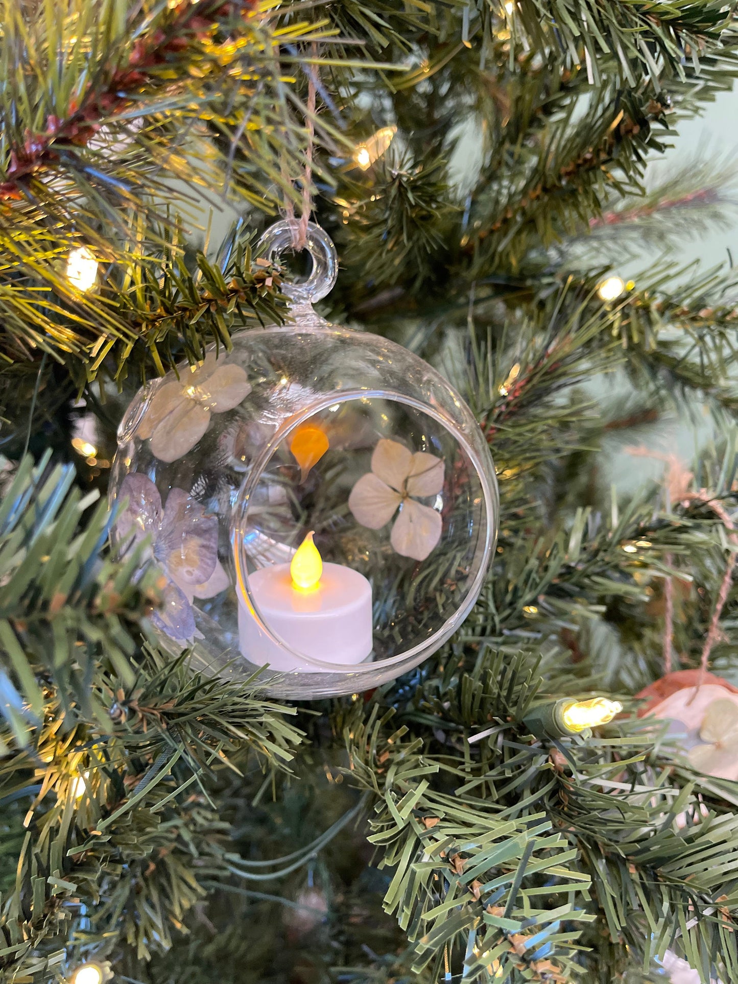 Glass pressed flower ornament with tea light